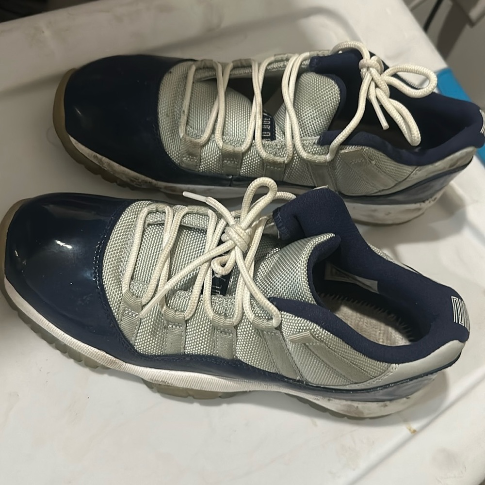 AIR JORDAN 11 RETRO LOW 'GEORGETOWN' 6 1/2 men used